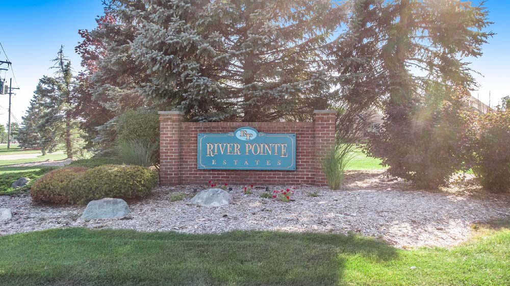 1322 S River Pointe, Saint Clair, MI 48079